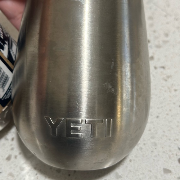 🌻 Set of 2 Yeti Rambler Wine Tumbler Cups 16oz - Picture 7 of 9